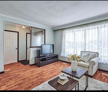 For Lease - 901 Crocus Crescent, Whitby, Ontario - Photo 2