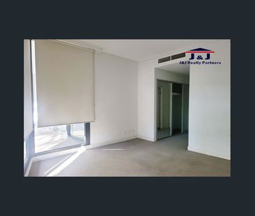 Spacious North facing, luxurious Mirvac built 2 Bedrooms A.P.T - Photo 3
