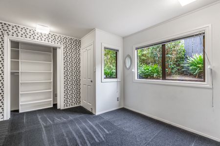 Sun-Soaked Westmere Living - Photo 4