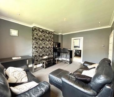 3 bedroom flat to rent - Photo 1