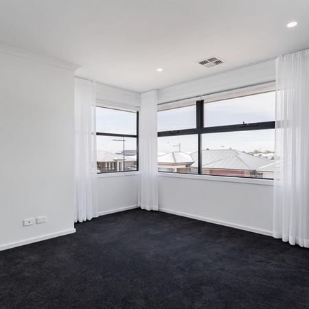 38 Alexandra Way - Photo 3