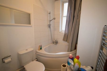 Room in a Shared Flat, West Kensington Mansions, W14 - Photo 2