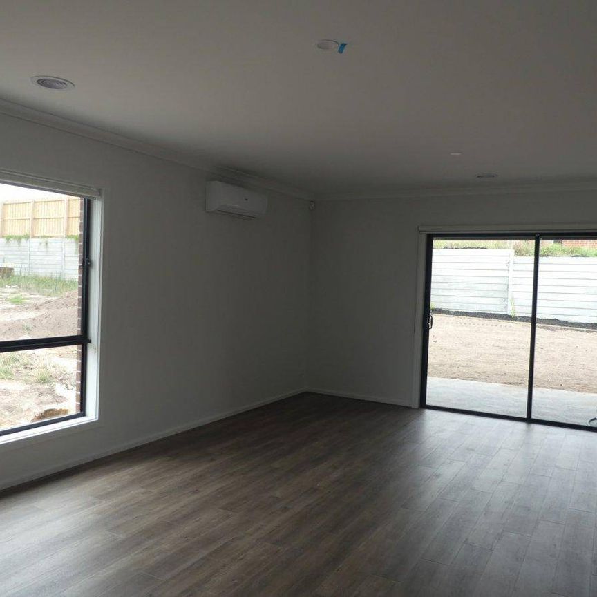 18 BOTTLEBRUSH WAY - Photo 1