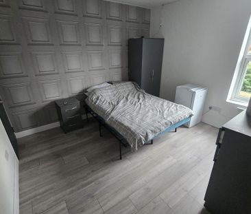 1 bedroom in a house share to rent - Photo 3