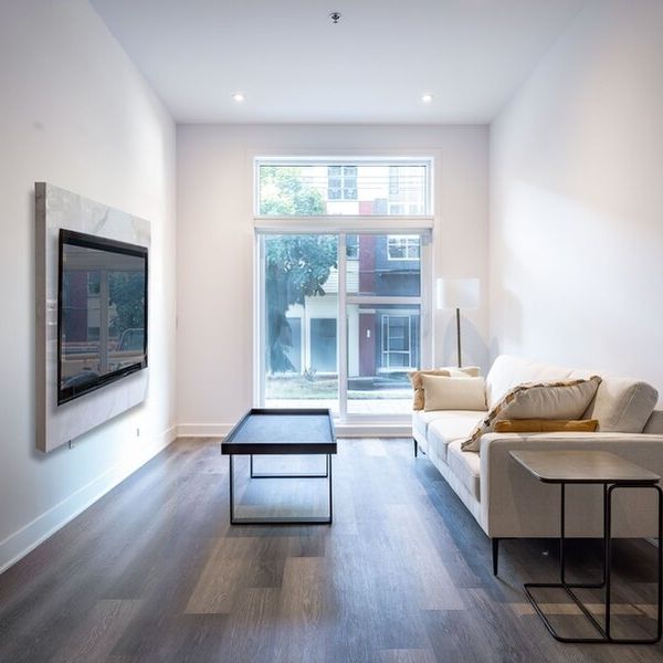 1 Bedroom - 2660 Rue Jarry E, Montréal - Photo 1