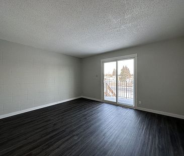 6504 35 Avenue Northwest, Calgary - Photo 1