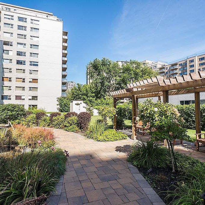 Renovated, Luxury Suites in Westmount - Photo 1