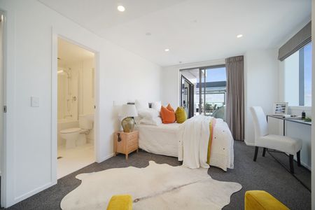 Furnished Three Bedroom Penthouse Apartment - Photo 4