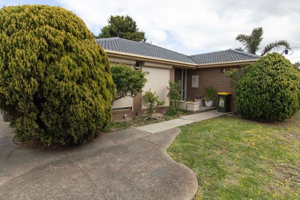 22 Gaynor Cresent, Gladstone Park, VIC 3043 - Photo 1