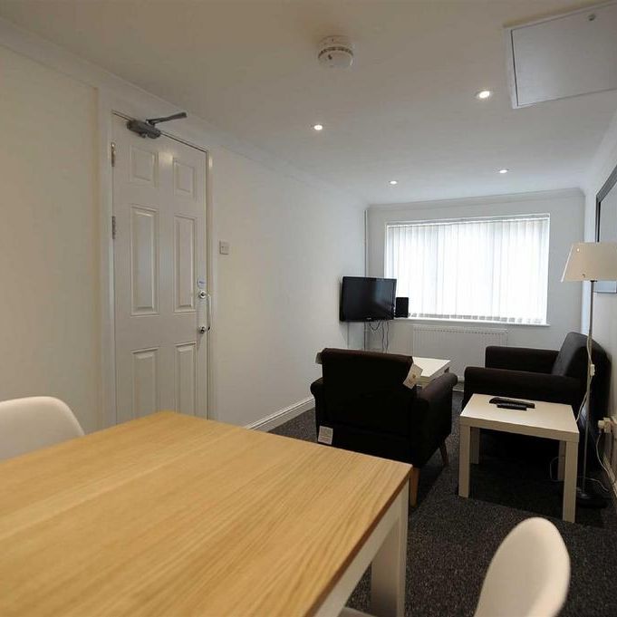 1 bedroom in a house share to rent - Photo 1