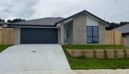 Modern 4BR Family Home in Pokeno - Photo 2