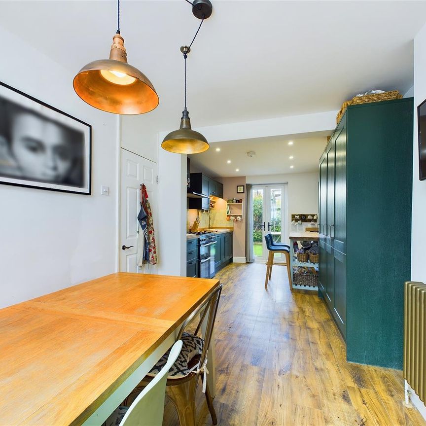 4 bedroom terraced house to rent - Photo 1