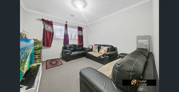 Modern Comfort Meets Family Living - 4 Bedrooms, 2 Bathrooms, 2 Garage - Photo 1