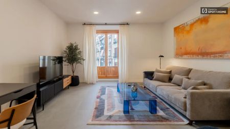 2-bedroom apartment for rent in Embajadores - Photo 4