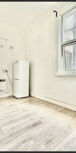 Studio Flat, Romford Road, E7 - Photo 4