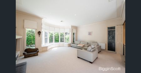 Heritage Charm Meets Modern Comfort in the Heart of Camberwell's Golf Links Estate - Photo 2