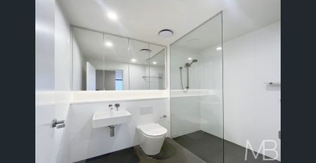 STUNNING TOP-FLOOR APARTMENT WITH SKYLIGHT & WATER GLIMPSES - Photo 4