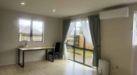 Contemporary 3-Bedroom Townhouse for Rent in Northcross - Photo 2