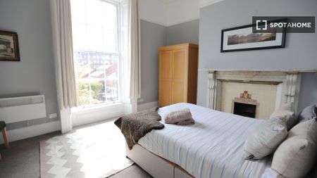 2-bedroom apartment for rent in Saint Kevin'S, Dublin - Photo 2