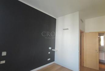 Parioli-Piazza delle Muse: Restored 3 bedroom, 3 Bath, spacious living, kitchen, balcony, near park, master bed & 2 single bedrooms. Ref 1045