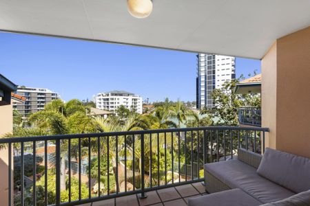 Stylish Fully-Furnished Apartment in Prime Southport Location! - Photo 3