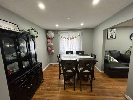 Main level three bedroom home for rent in London Ontario - Photo 2