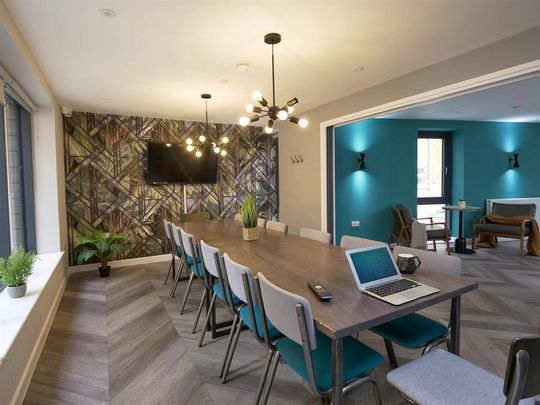 1 bedroom in a flat share to rent - Photo 1