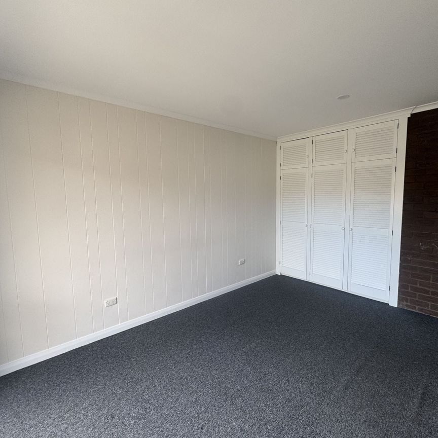 Thinking of moving? Live here! - Photo 1