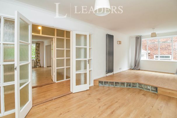 3 bedroom apartment to rent Melville Court, Nottingham, NG3 - Photo 1