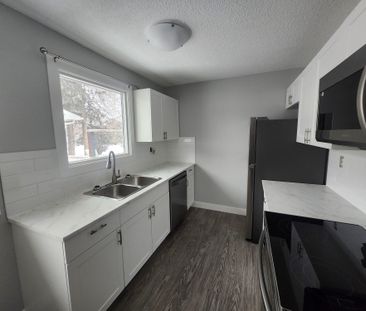 Newly Renovated Main Floor! Oversized Detached Garage Included! - Photo 6