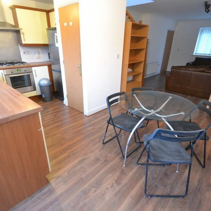 4 bedroom semi-detached house to rent - Photo 1