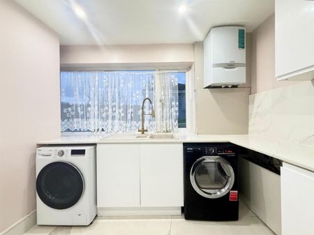 6 Bedroom House To Let - Photo 3