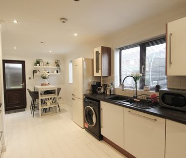 Thealby Gardens, Bessacarr, Doncaster DN4 7EQ - Photo 3