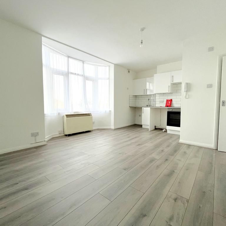 Studio to rent - Photo 1