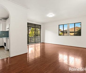 2 BEDROOM APARTMENT MOMENTS AWAY FROM HURSTVILLE STATION - Photo 4
