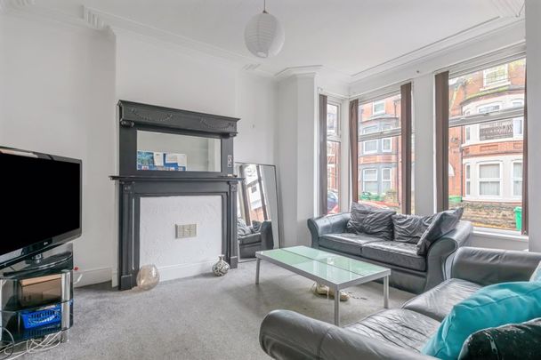 Derby Grove Lenton, Nottingham - Photo 1