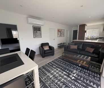 Hot on Hibiscus - Photo 3