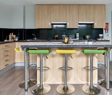 Penthouse Ensuite - Photo 2