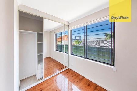Spacious 2-Bedroom plus Study Unit on the fringe of Parramatta - Photo 5