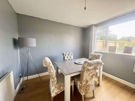 3 bedroom end of terrace house to rent - Photo 4