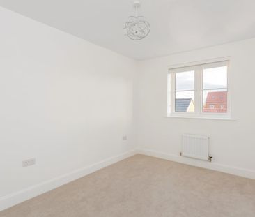 4 bedroom detached house to rent - Photo 3