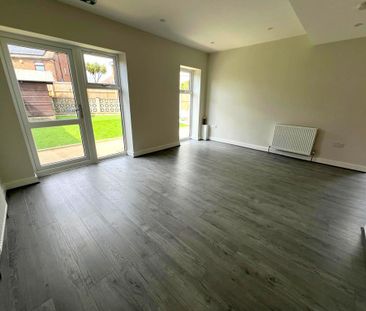 8 bedroom semi-detached house to rent - Photo 2