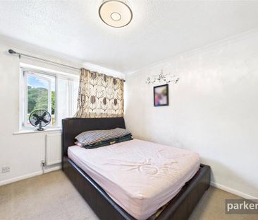 4 bedroom terraced house to rent - Photo 4