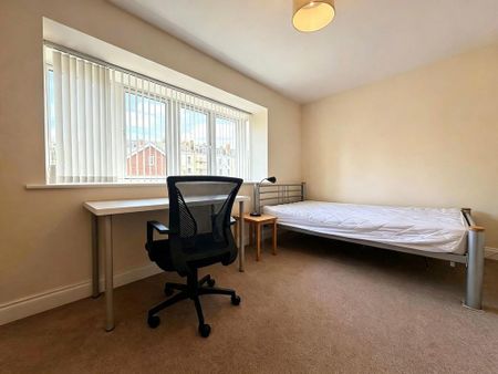 5 bedroom terraced house to rent - Photo 4