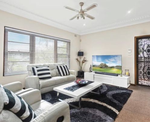 Beverly Hills - Photo 1