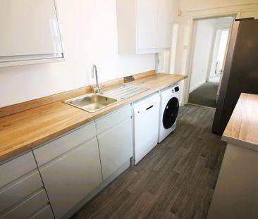 4 bedroom semi-detached house to rent - Photo 2