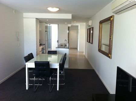 Fully Furnished - Spacious, Modern, Secure Inner City Living - Photo 2