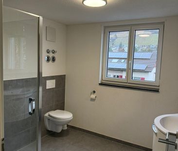 Wohnen am Bach - in einer tollen, modernen 3.5- Zimmer-Dachwohnung - Photo 3