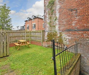4 bedroom terraced house to rent - Photo 1