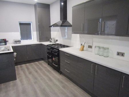 6 bedroom terraced house to rent - Photo 3